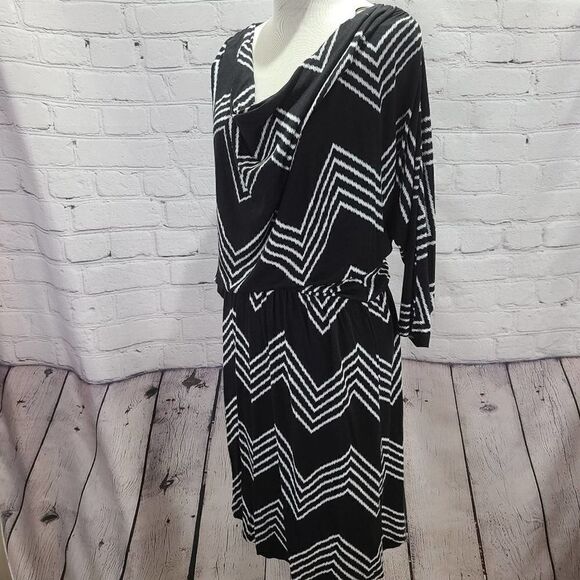 Tart black and white zigzag detail midi dress - Picture 9 of 12
